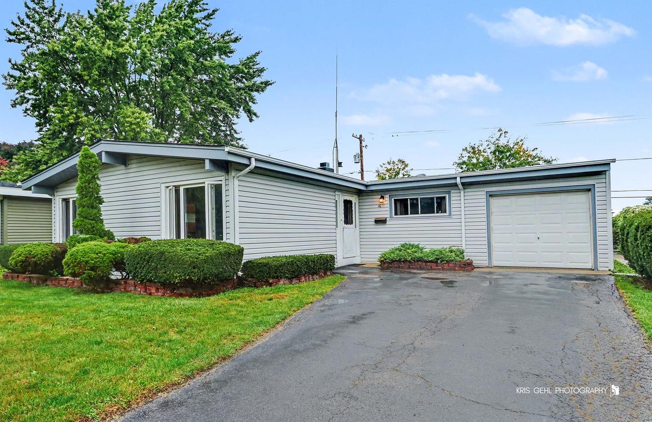 16 W Jeffery Ave., Wheeling, IL 60090
