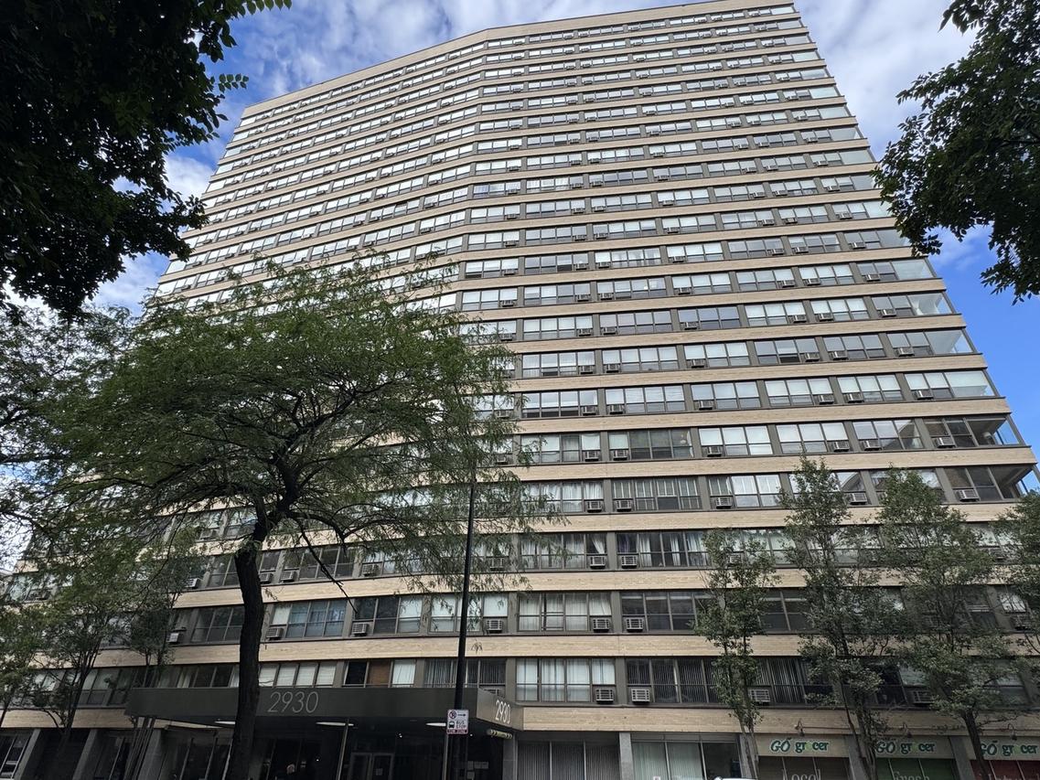 2930 N Sheridan Rd. #2201, Chicago, IL 60657