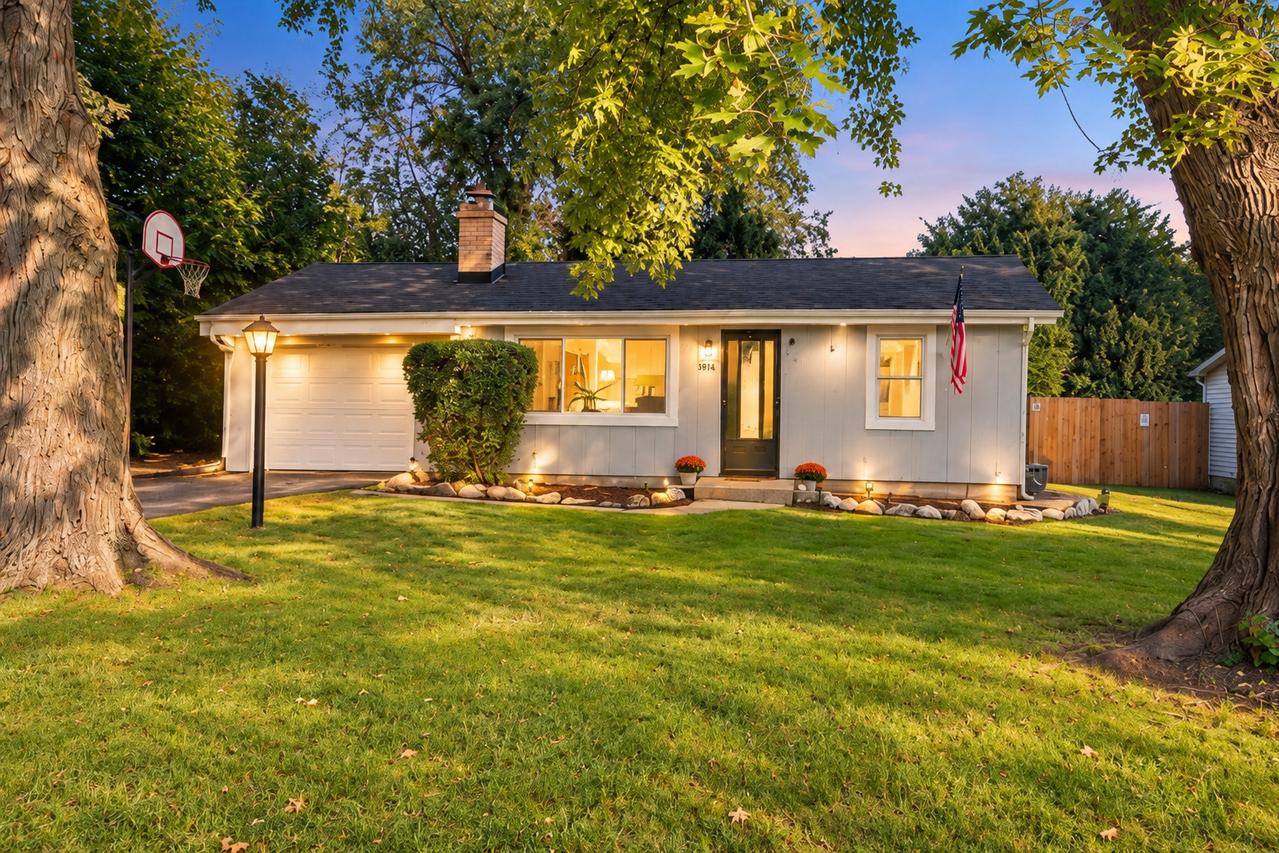 3914 Woodstock St., Wonder Lake, IL 60097