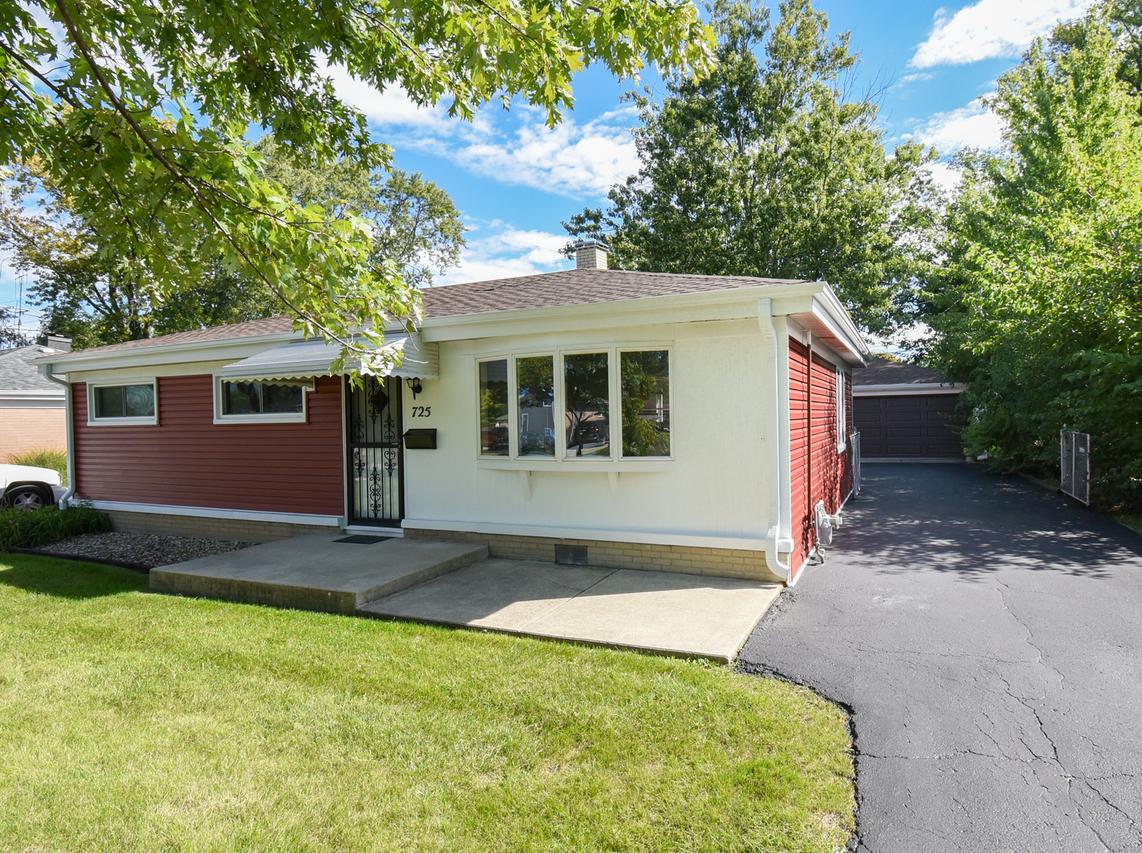 725 N Bierman Ave., Villa Park, IL 60181