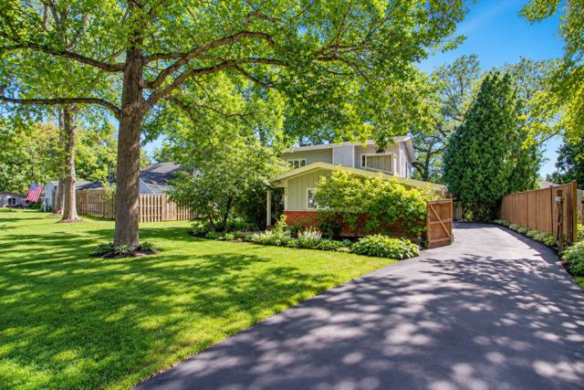 305 Dunbar Rd., Mundelein, IL 60060