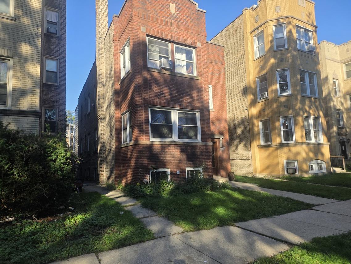 6220 N Talman Ave., Chicago, IL 60659