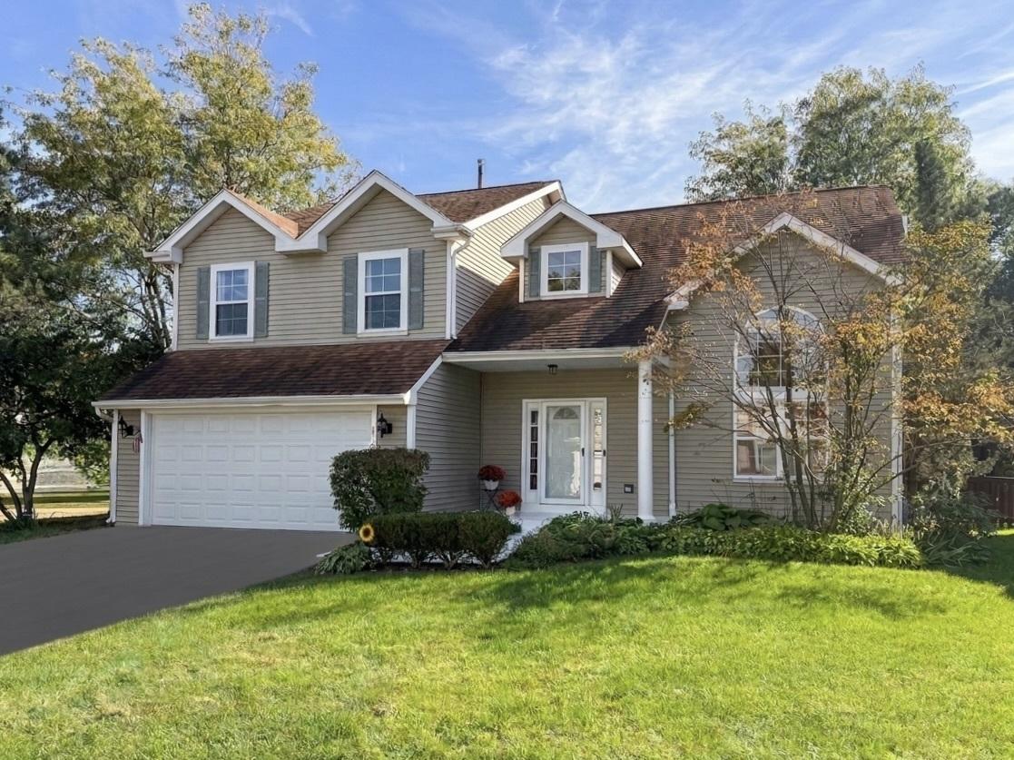 139 N Crooked Lake Ln., Lindenhurst, IL 60046
