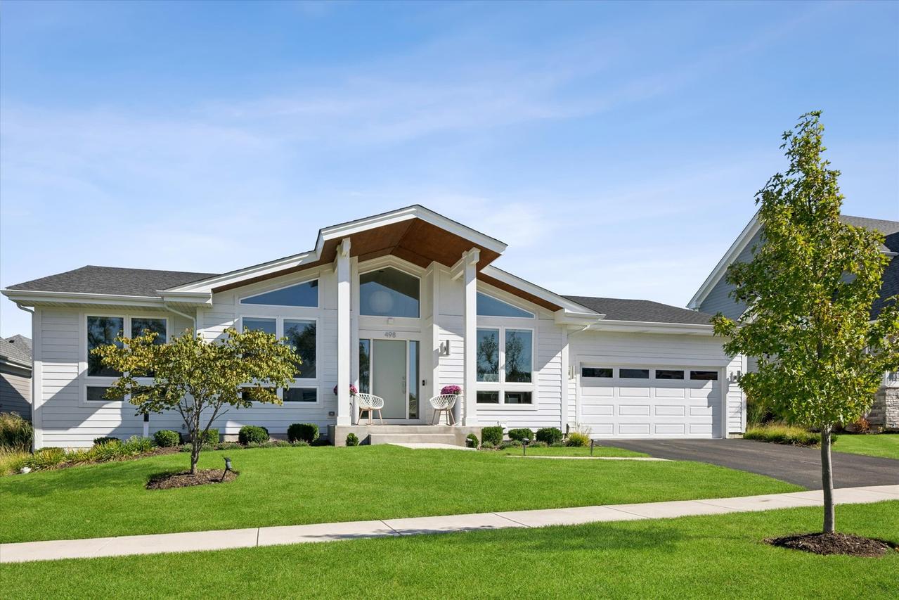 498 Cora Ln., St. Charles, IL 60174