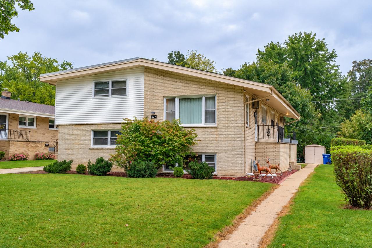 627 Ryan Ln., West Dundee, IL 60118