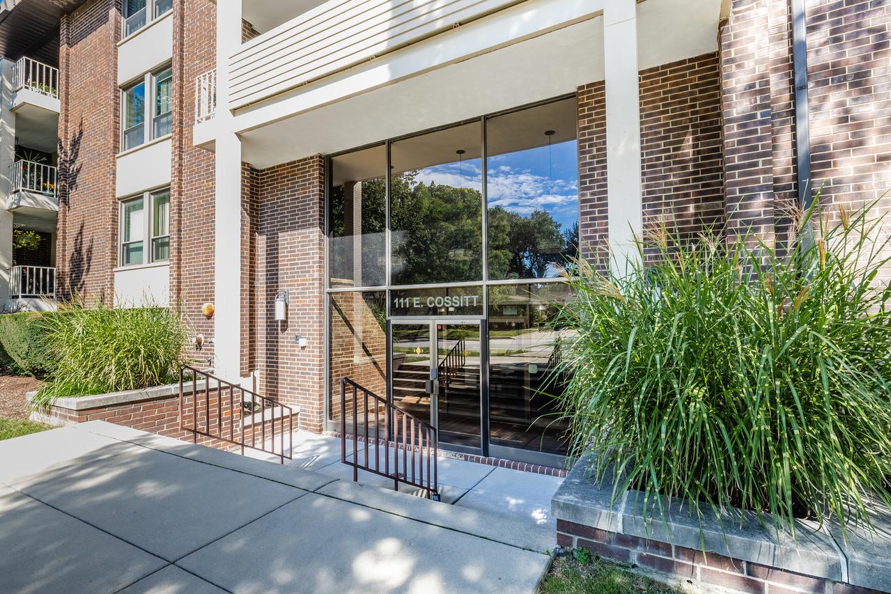 111 E Cossitt Ave. #206, La Grange, IL 60525