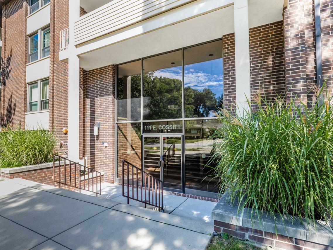 111 E Cossitt Ave. #206, La Grange, IL 60525