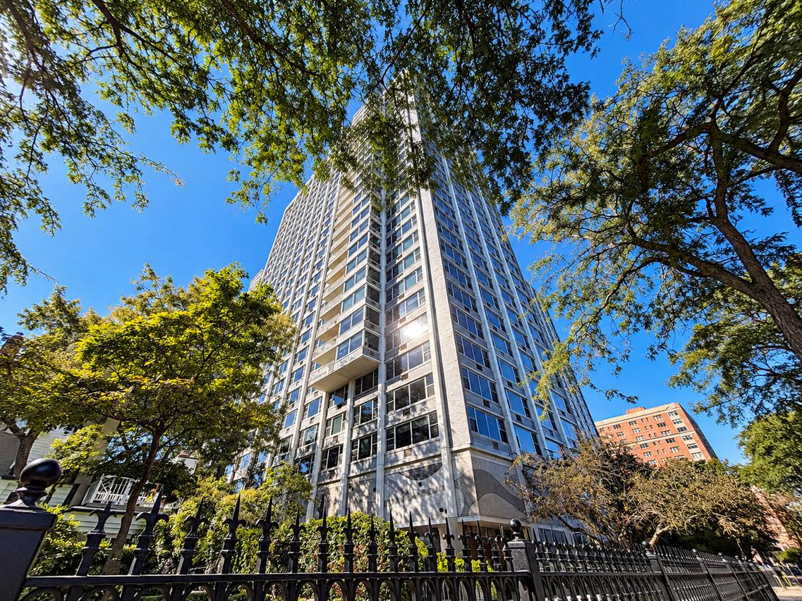 4250 N Marine Dr. #905, Chicago, IL 60613