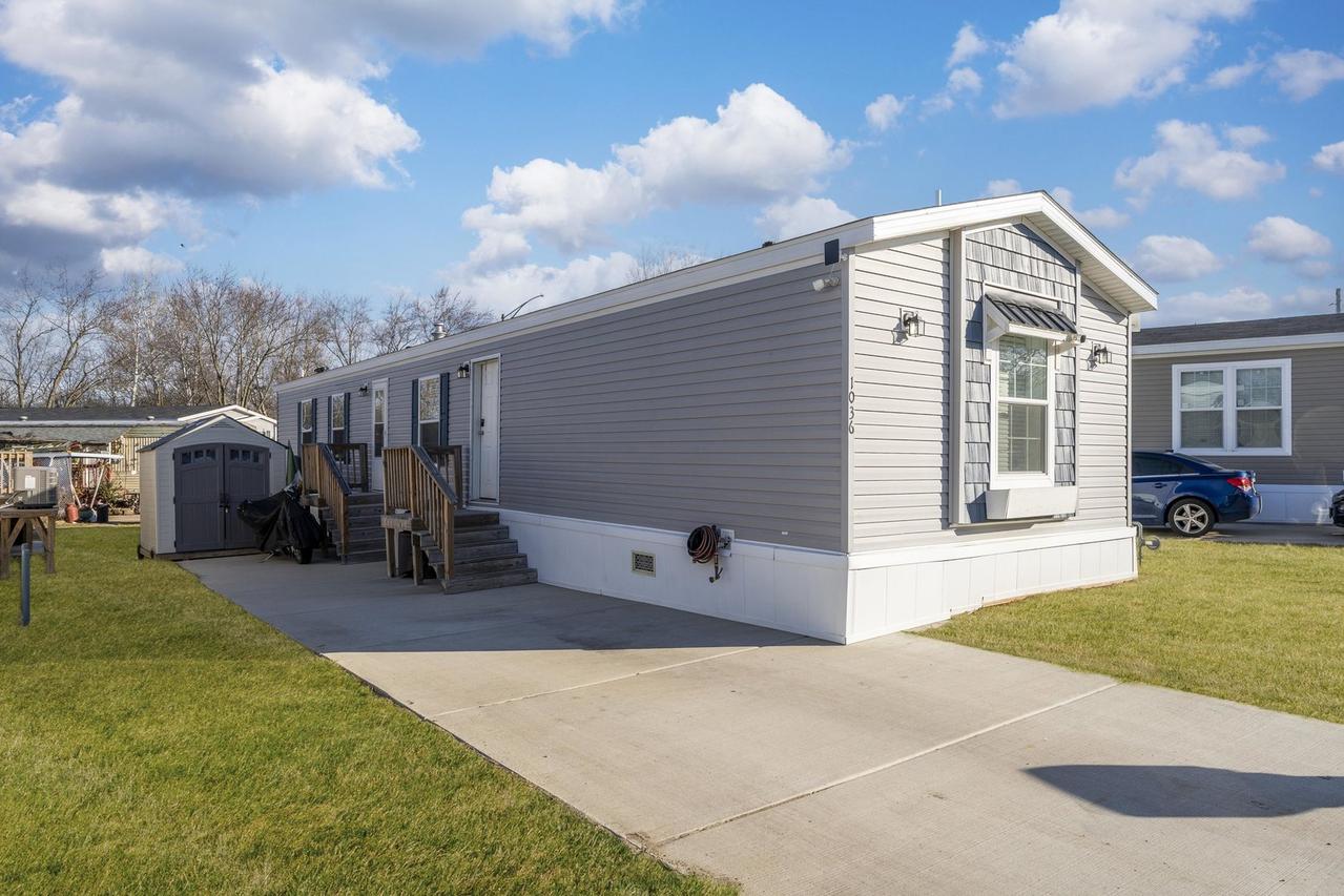 1036 Lunga Dr., Round Lake, IL 60073