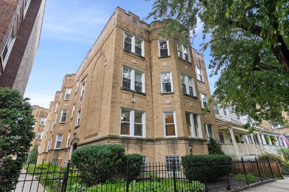 1531 W Rosemont Ave. #1N, Chicago, IL 60660