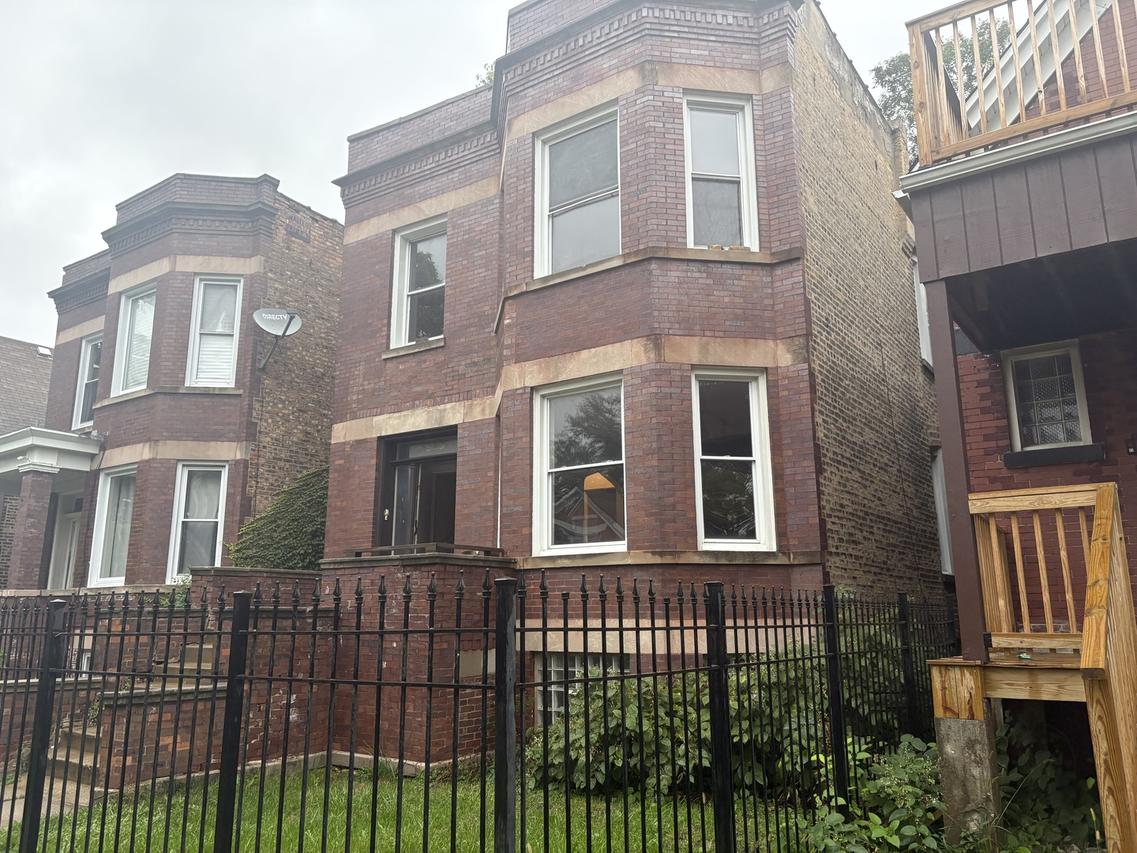 6525 S Hermitage Ave., Chicago, IL 60636