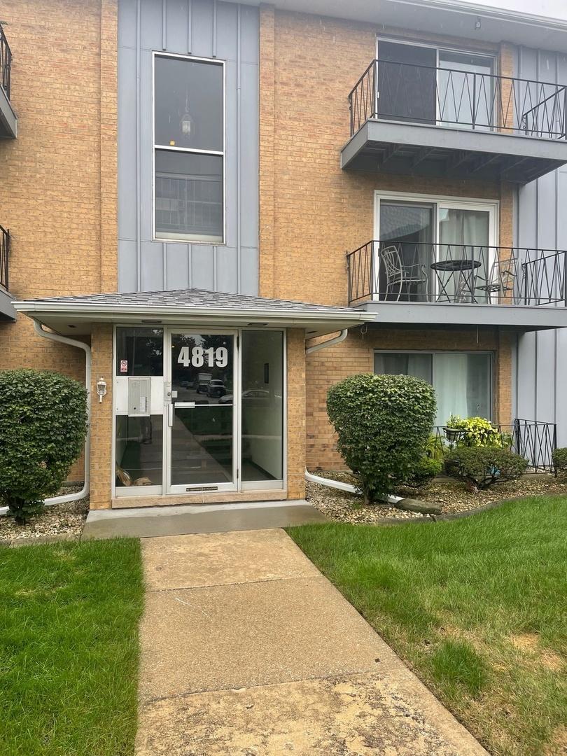 4819 W 109th St. #201, Oak Lawn, IL 60453