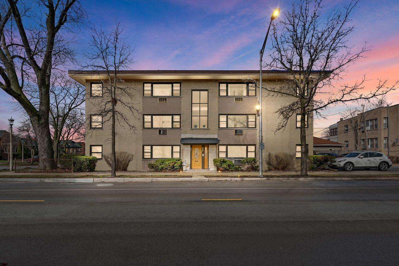 2 Le Moyne Pkwy. #2N, Oak Park, IL 60302