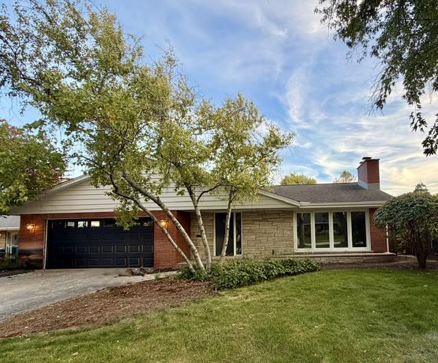 5 Larkspur Ln., Clarendon Hills, IL 60514