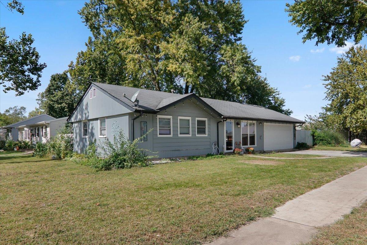 1402 Mount Vernon Dr., Bloomington, IL 61704