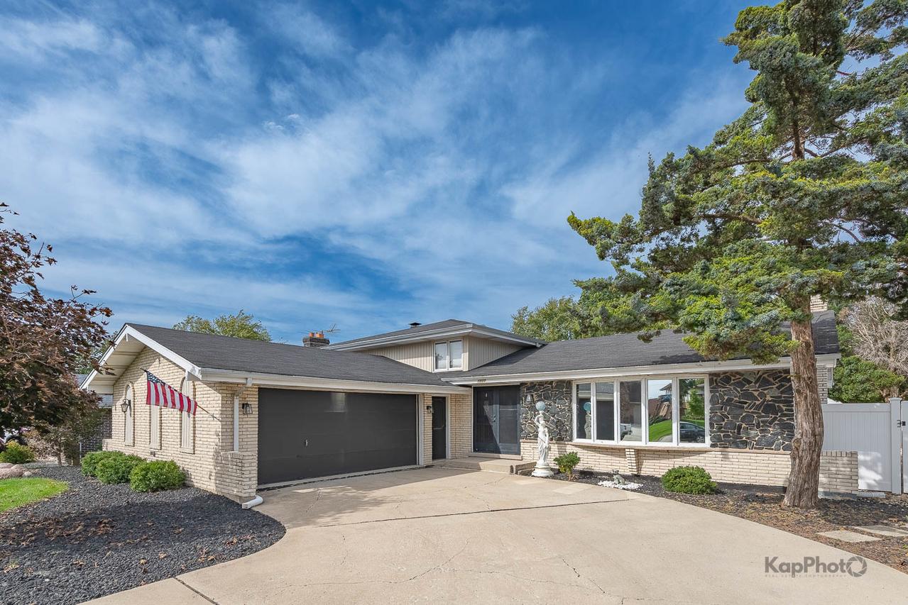 1227 Timber Pl., New Lenox, IL 60451
