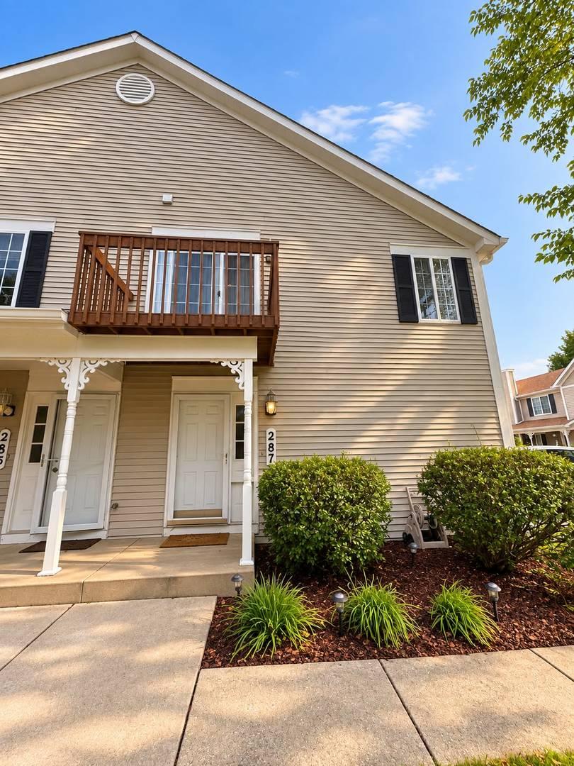 287 Sandhurst Ln. #D, South Elgin, IL 60177