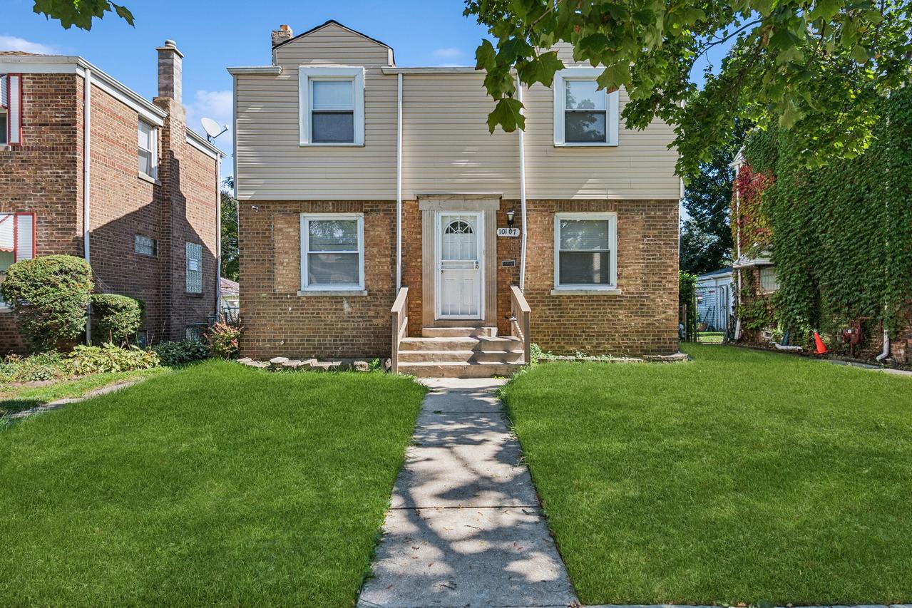 10107 S Paxton Ave., Chicago, IL 60617