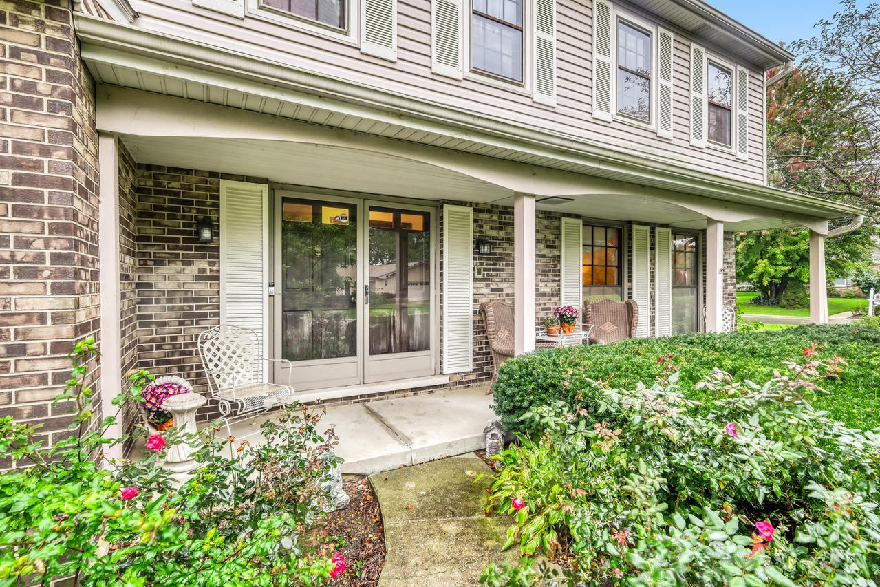 311 Clearbrook Ct., Schaumburg, IL 60193