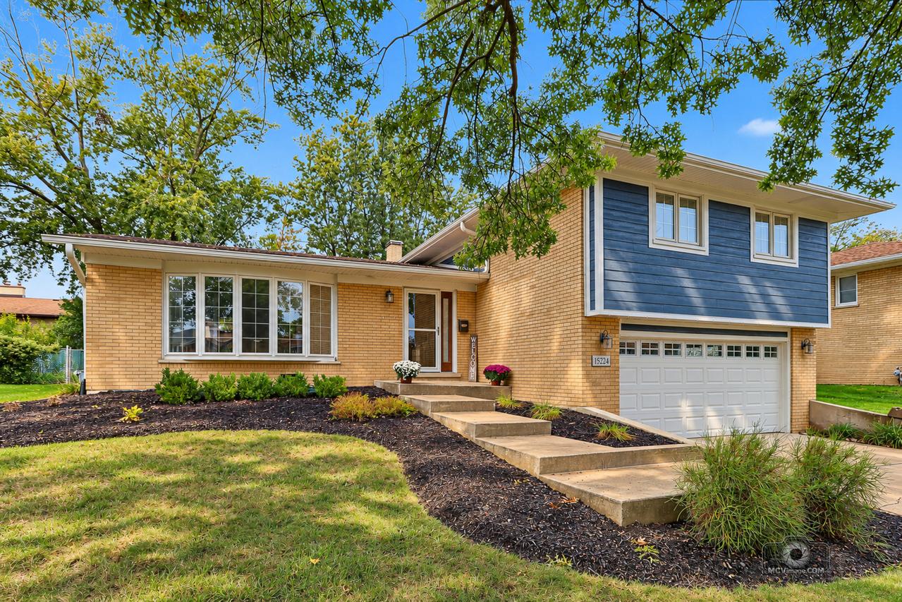 15224 Walnut Rd., Oak Forest, IL 60452