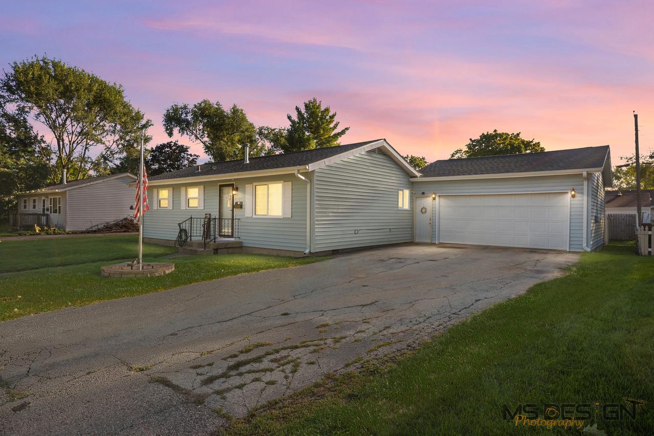 1323 Vienna Blvd., Dekalb, IL 60115