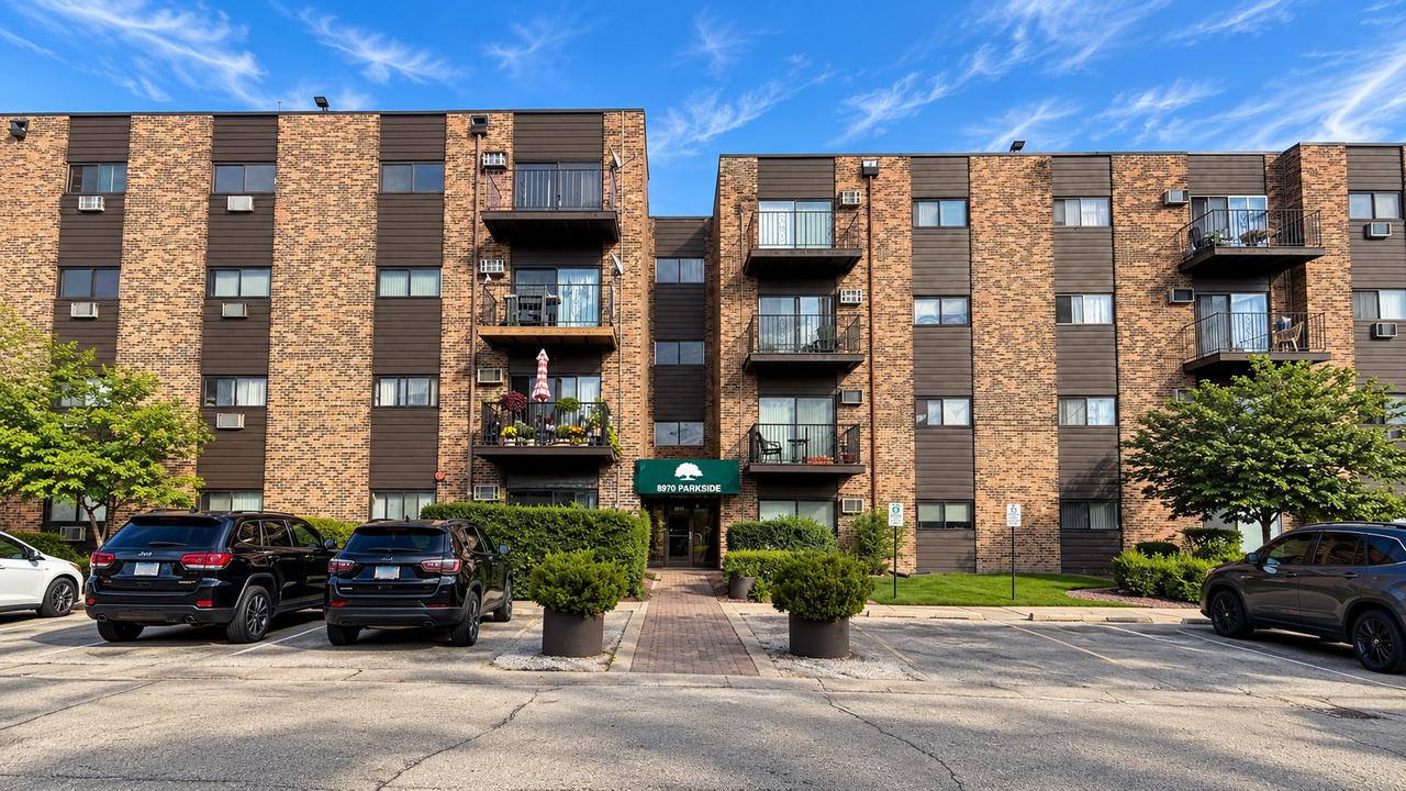 8970 N Parkside Ave. #113, Des Plaines, IL 60016