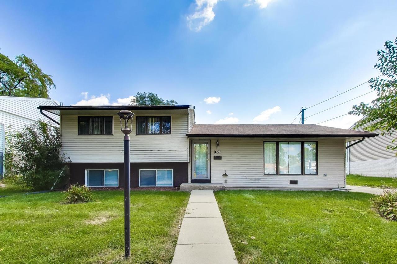 655 Thornwood Dr., Buffalo Grove, IL 60089