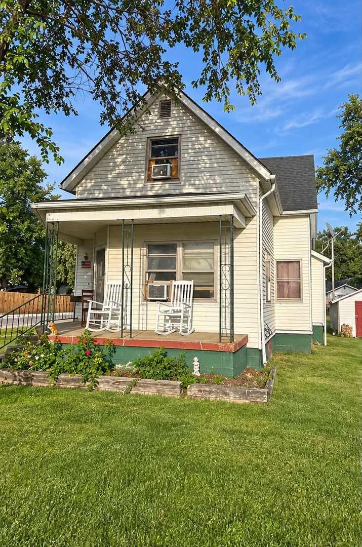 401 S Spruce St., Villa Grove, IL 61956