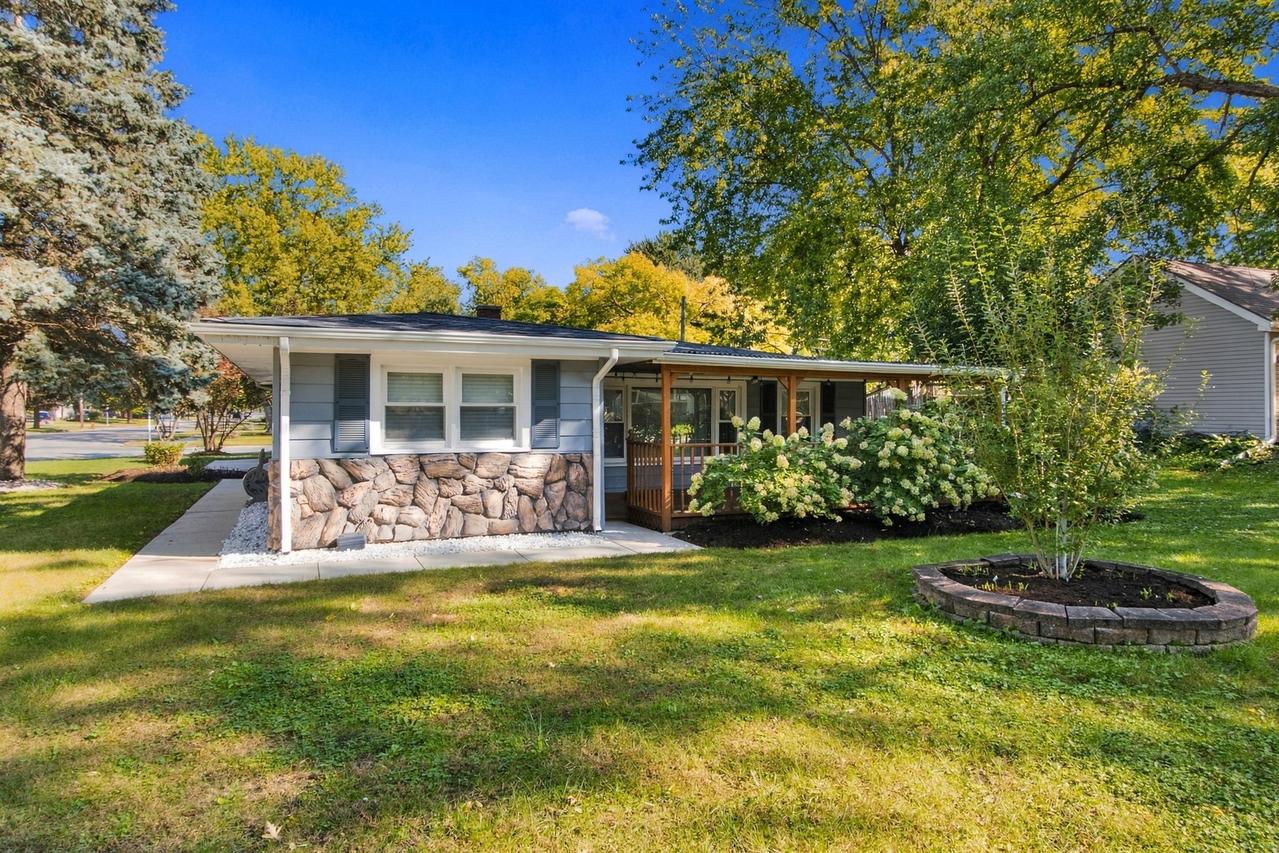 651 Westgate Dr., Aurora, IL 60506