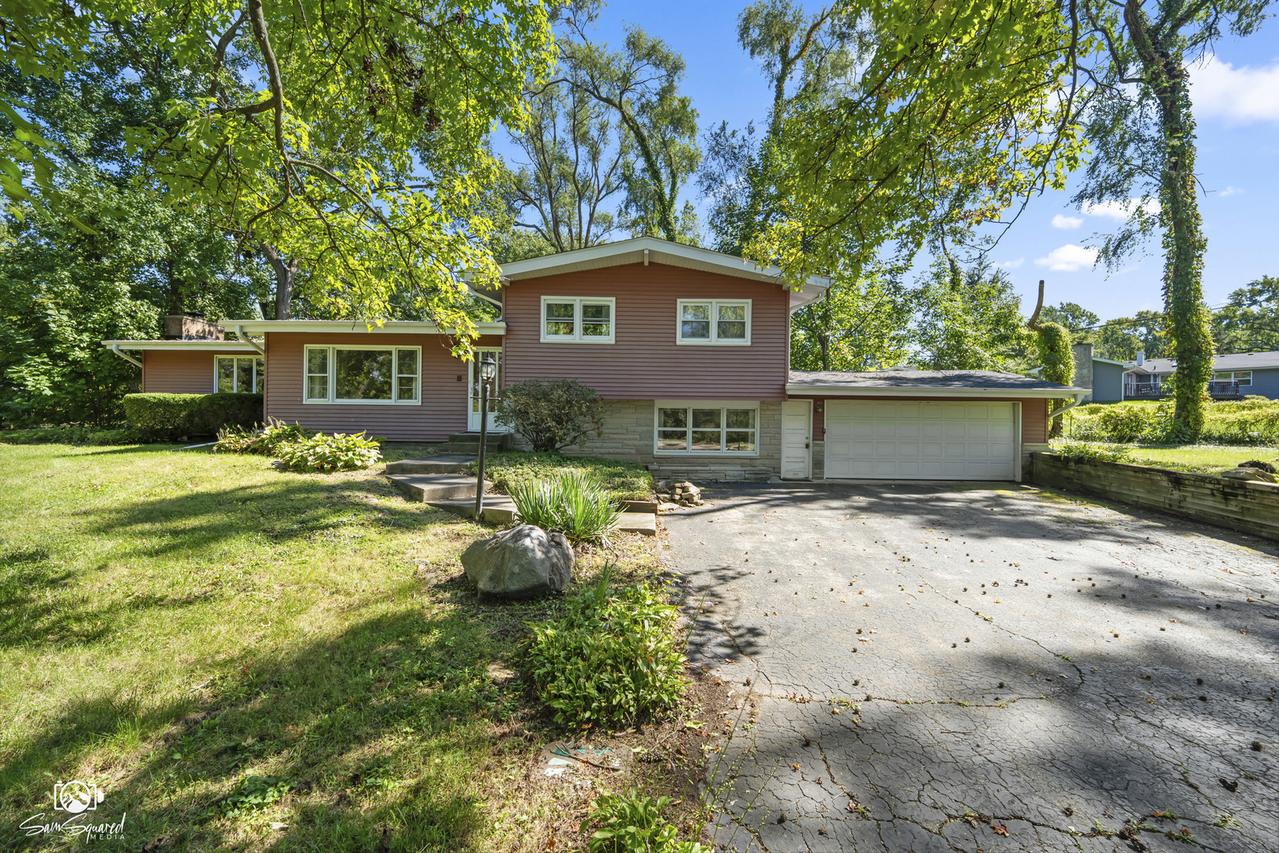 162 Barbara Ln., New Lenox, IL 60451