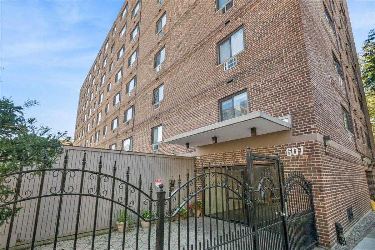 607 W Wrightwood Ave. #809, Chicago, IL 60614