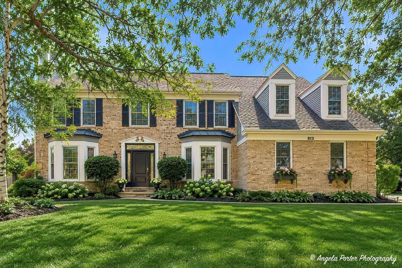 813 Walton Ln., Grayslake, IL 60030