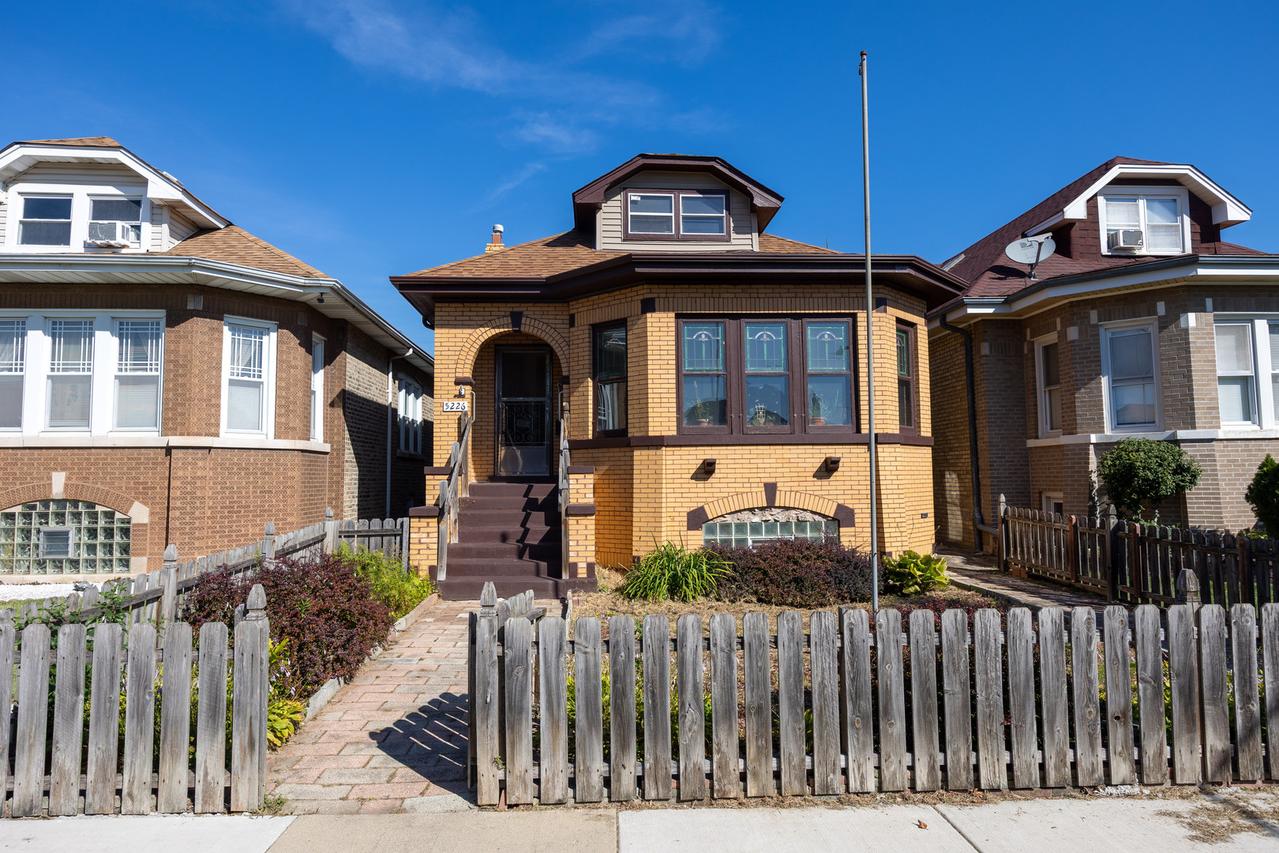 5226 W Wolfram St., Chicago, IL 60641
