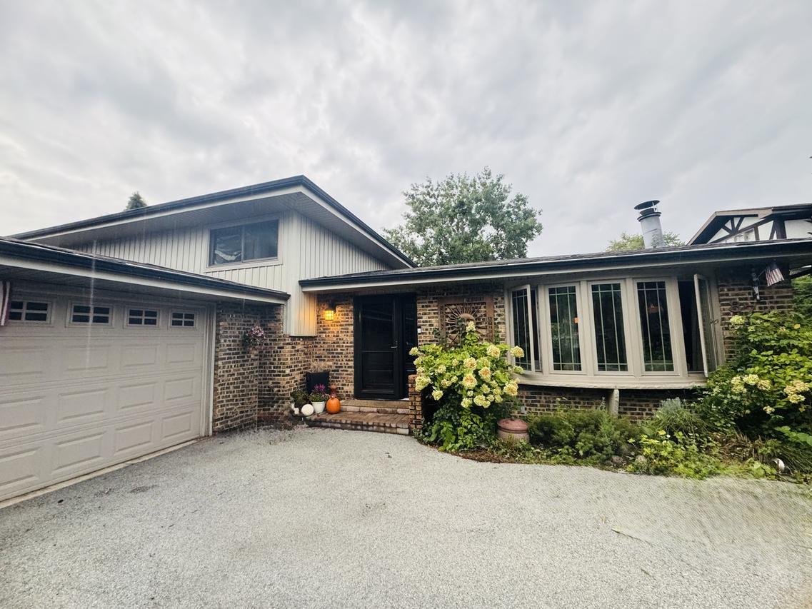 8740 W 99th St., Palos Hills, IL 60465