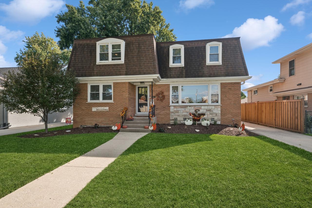9043 Bartlett Ave., Brookfield, IL 60513