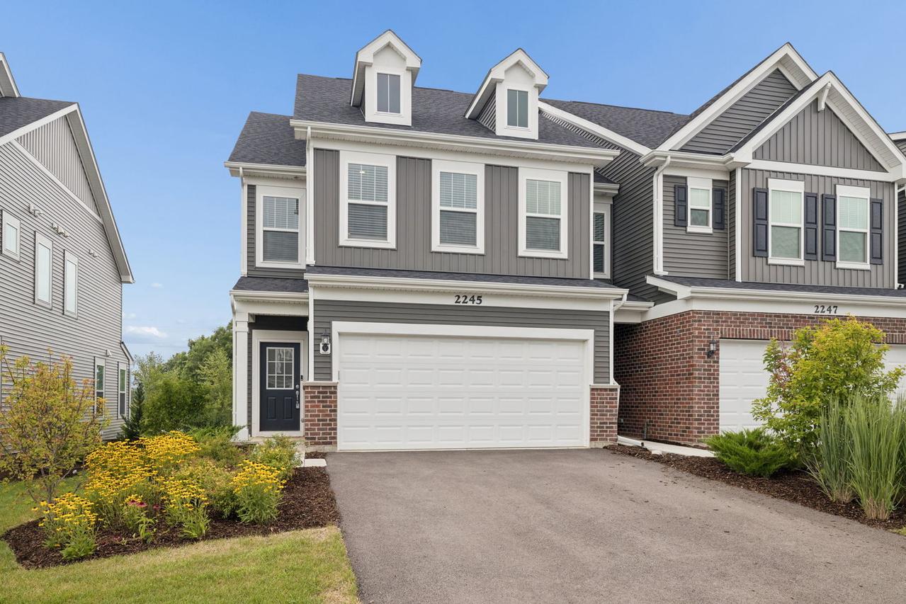 2245 Horseshoe Cir., Naperville, IL 60564