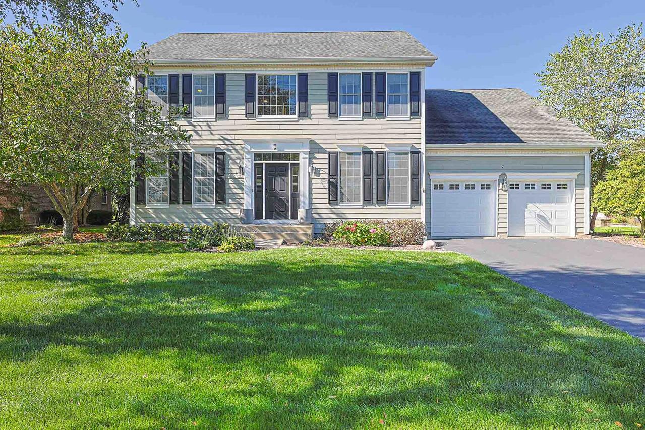 7 Tournament Dr., Hawthorn Woods, IL 60047