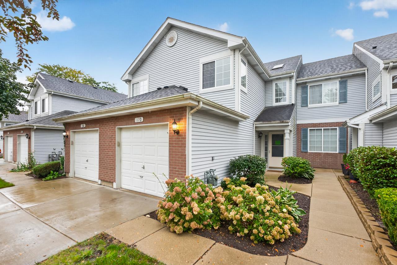 170 Sierra Pass Dr., Schaumburg, IL 60194
