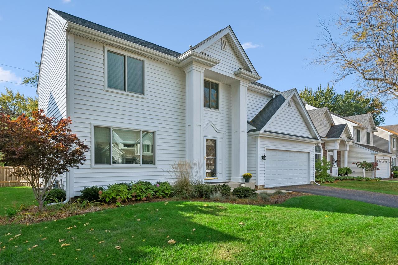 290 Rock Hall Ct., Grayslake, IL 60030