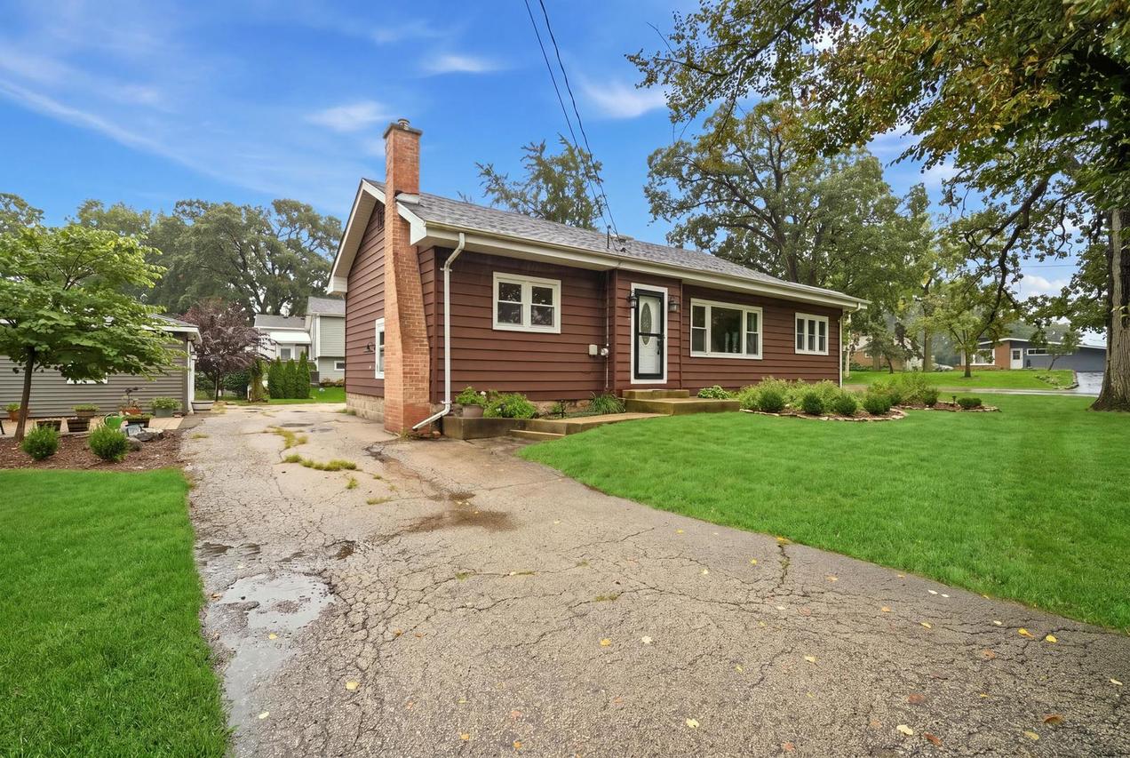 548 W Saint Charles Rd., Lombard, IL 60148