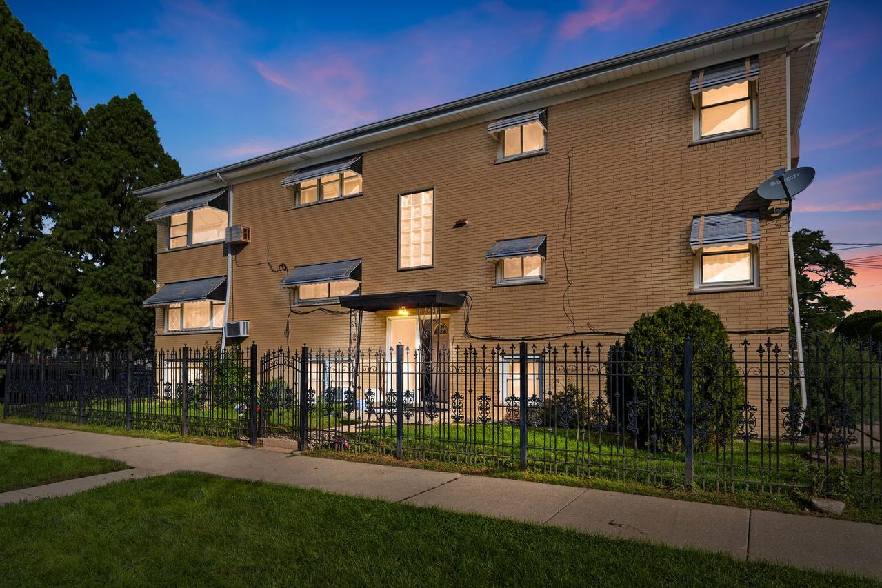 2501 N Mont Clare Ave., Chicago, IL 60707