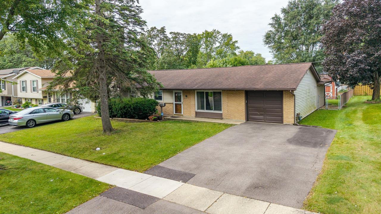 7870 Asbury Cir., Hanover Park, IL 60133