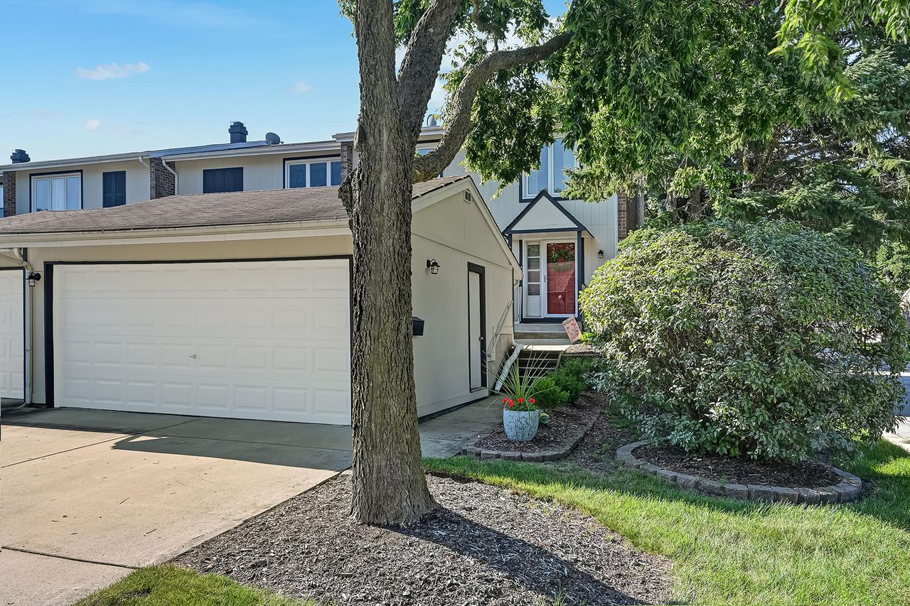 216 Pinewood Ln., Bloomingdale, IL 60108