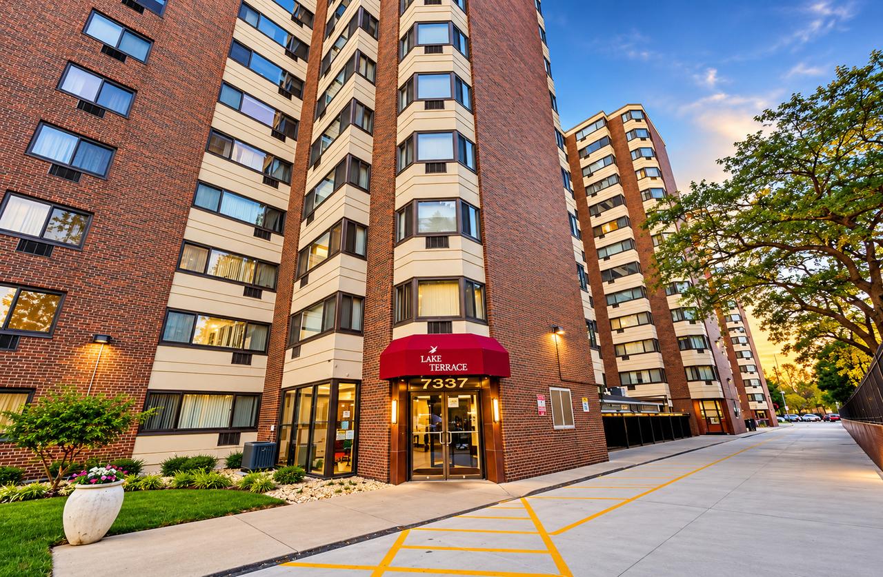 7337 S South Shore Dr. #412, Chicago, IL 60649