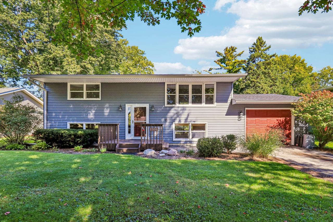 1506 Jewel Ave., St. Charles, IL 60174