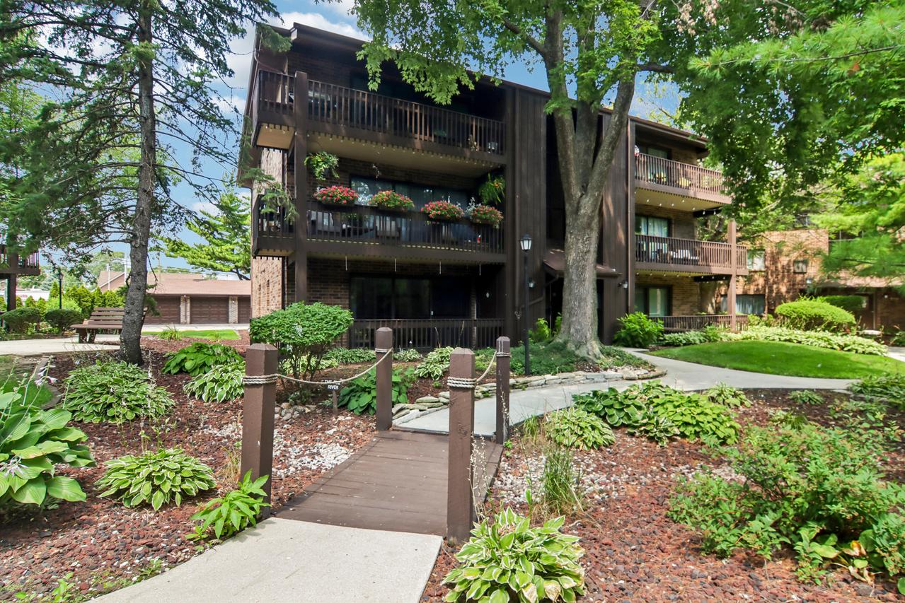9555 Southwest Hwy. #1S, Oak Lawn, IL 60453