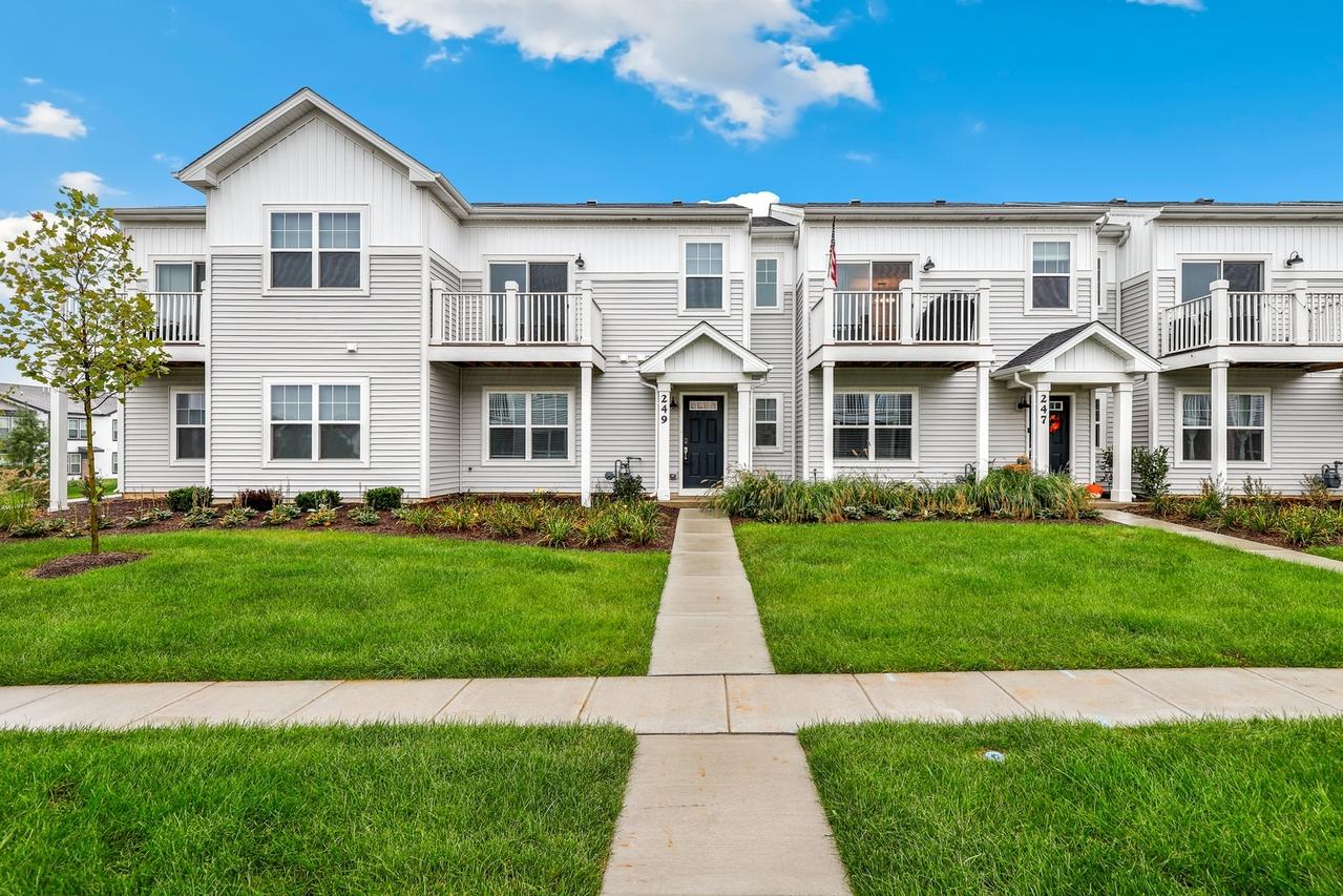 249 Kingsport Dr., South Elgin, IL 60177
