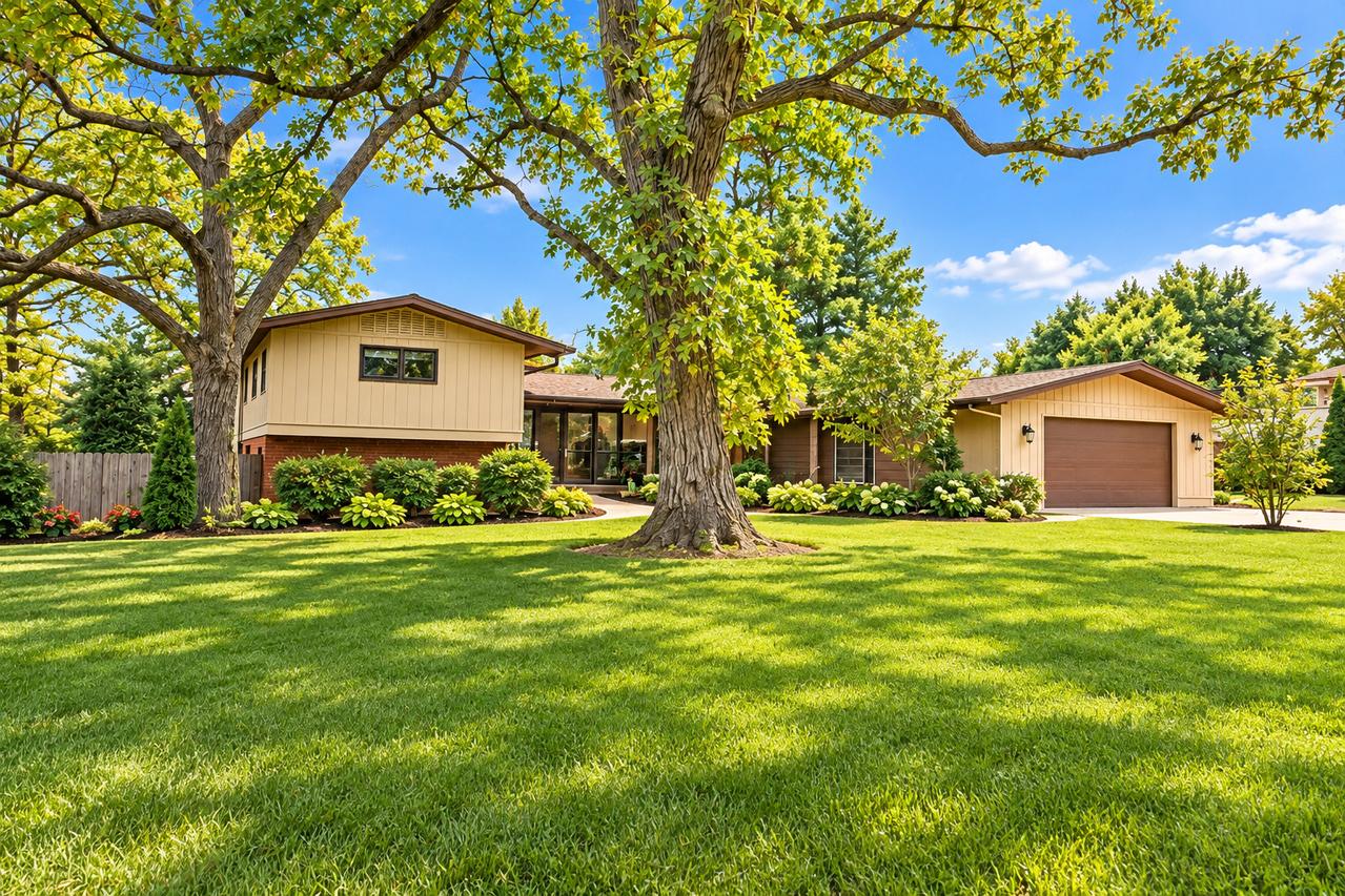 10S073 Clarendon Hills Rd., Willowbrook, IL 60527