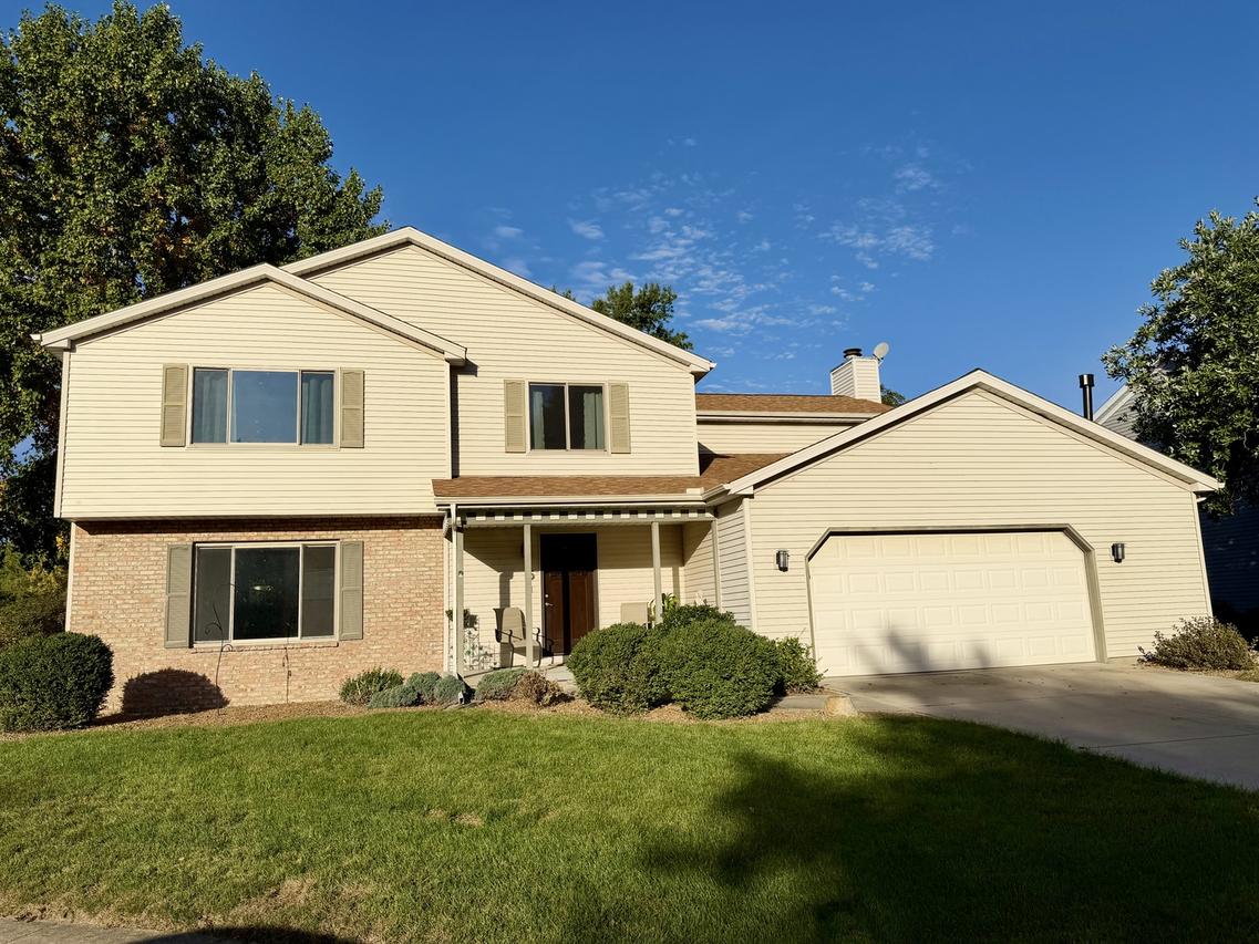 5 Hidden Lake Ct., Bloomington, IL 61704