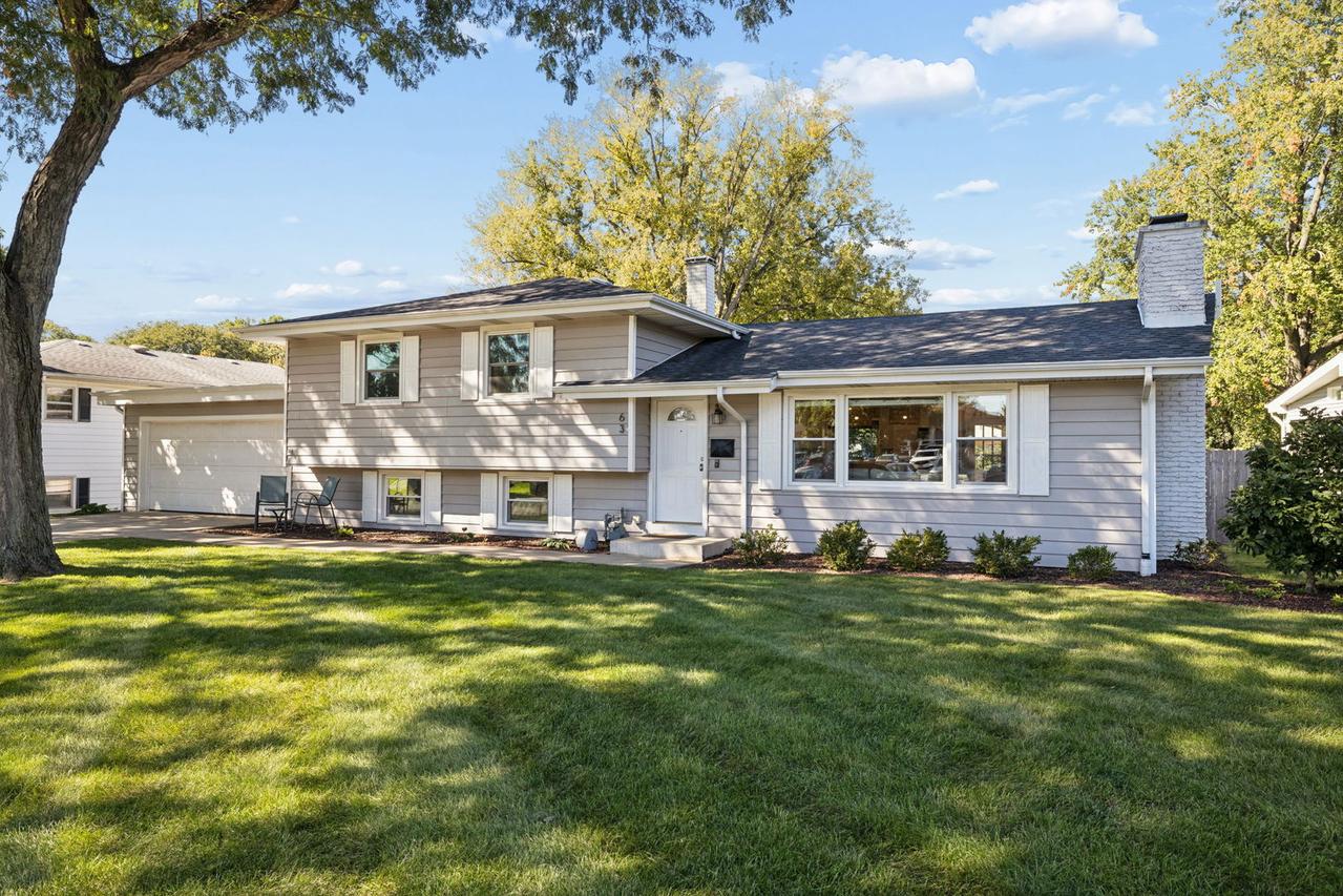 63 Elmwood Dr., Naperville, IL 60540